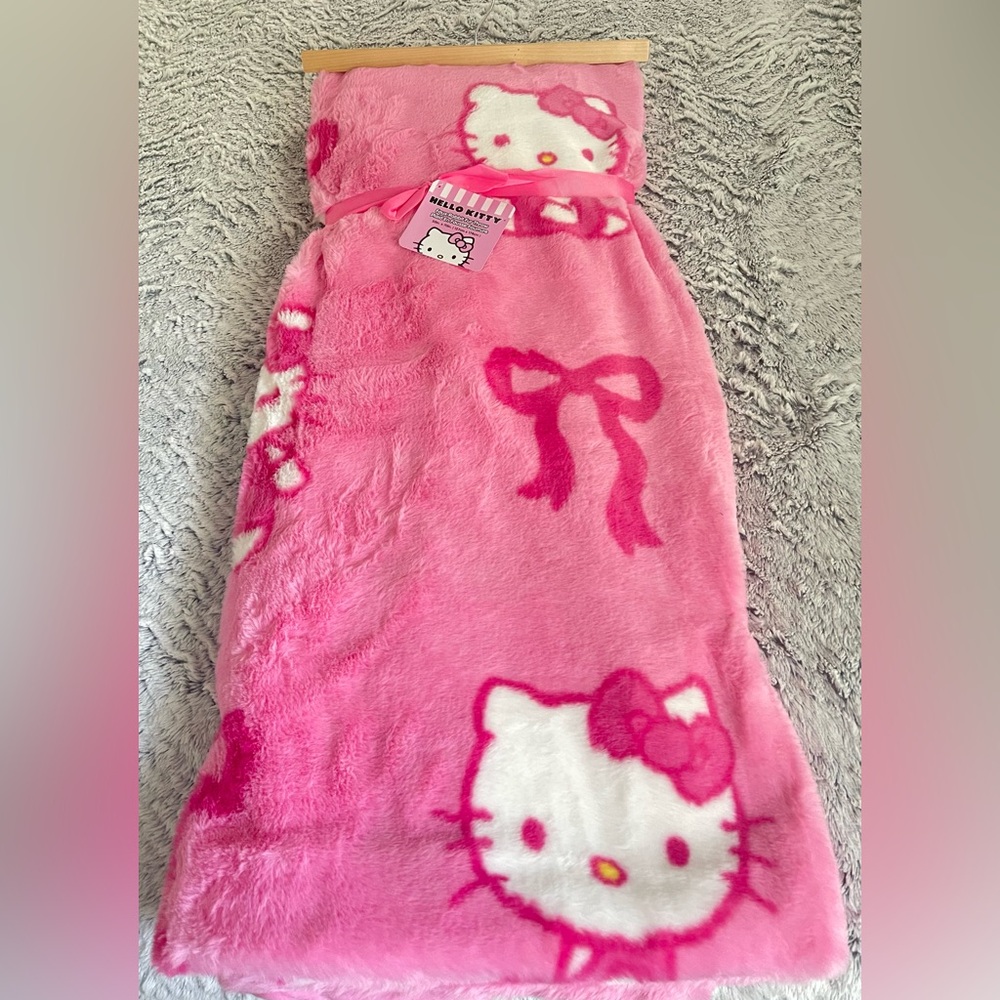 NEW Hello Kitty OG Bow Faux Fur Throw Blanket - 50" x 70"